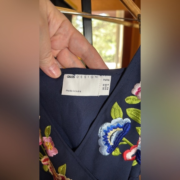 NWOT ASOS Navy Blue Floral Embroidered Pleated Wrap Dress Size 4P - Picture 8 of 13